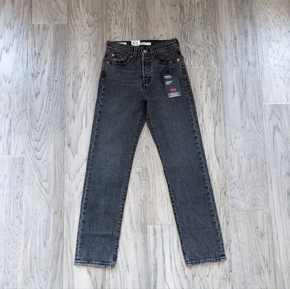 NWT Levi's Wedgie Straight Jeans 28L - Picture 3 of 9